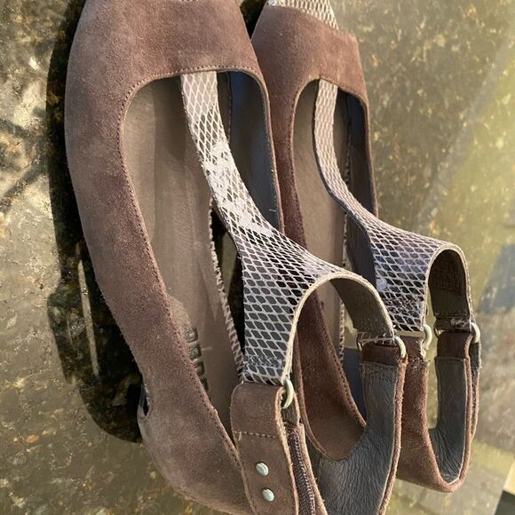 Tsobu Charcoal *Sin* Sandals EUC Sz 8 - Picture 5 of 10